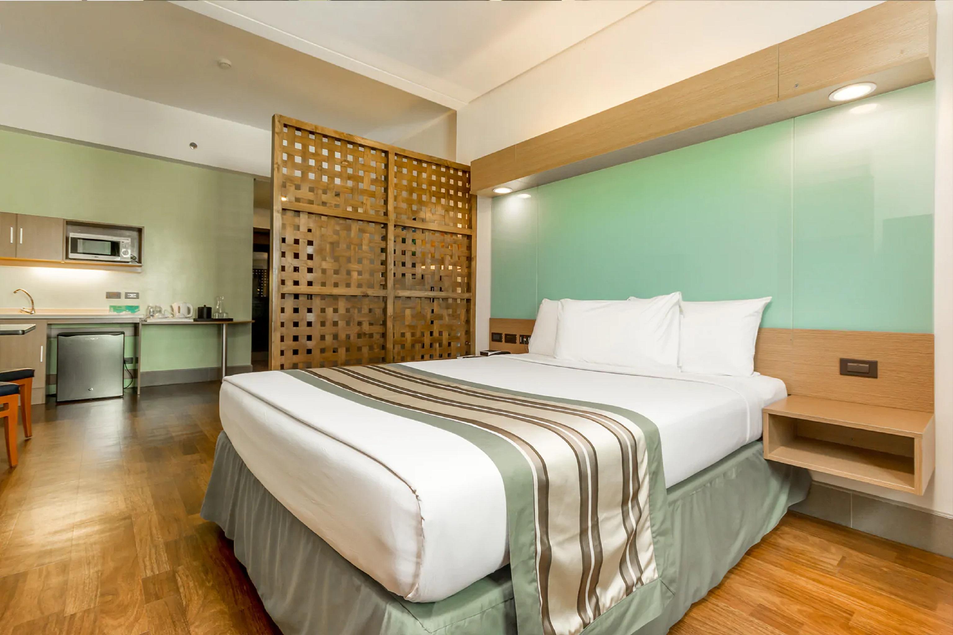 Microtel By Wyndham South Forbes Near Nuvali Santa Rosa  Exterior photo