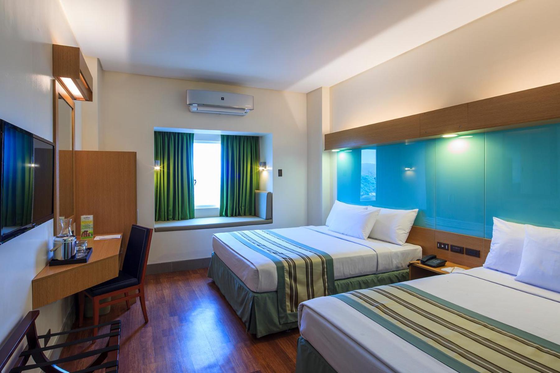 Microtel By Wyndham South Forbes Near Nuvali Santa Rosa  Exterior photo