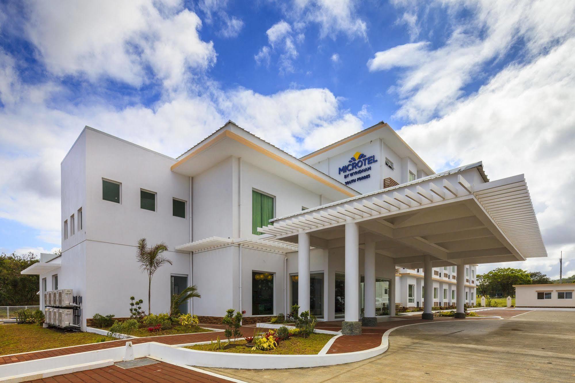 Microtel By Wyndham South Forbes Near Nuvali Santa Rosa  Exterior photo