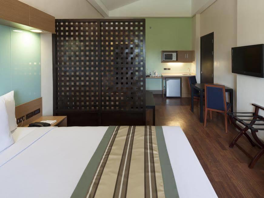 Microtel By Wyndham South Forbes Near Nuvali Santa Rosa  Exterior photo